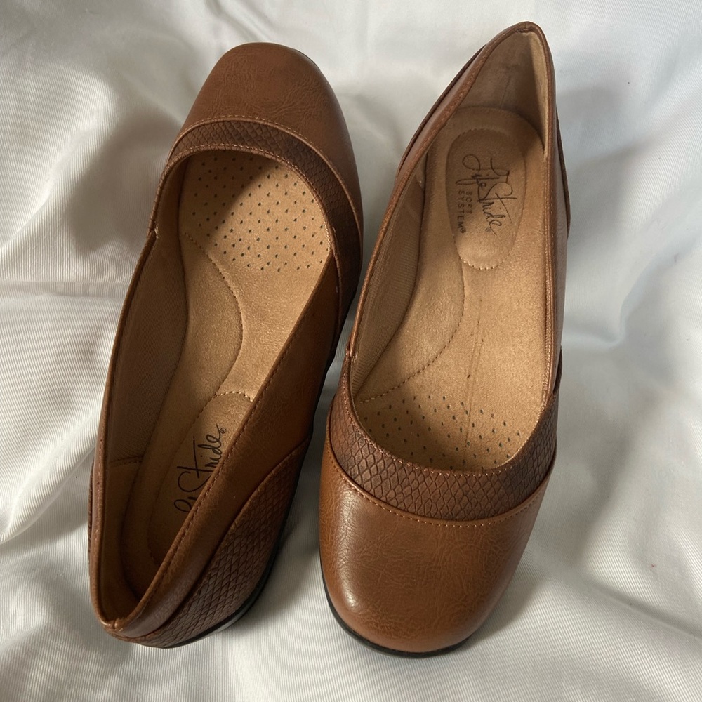 Never worn once life stride flats